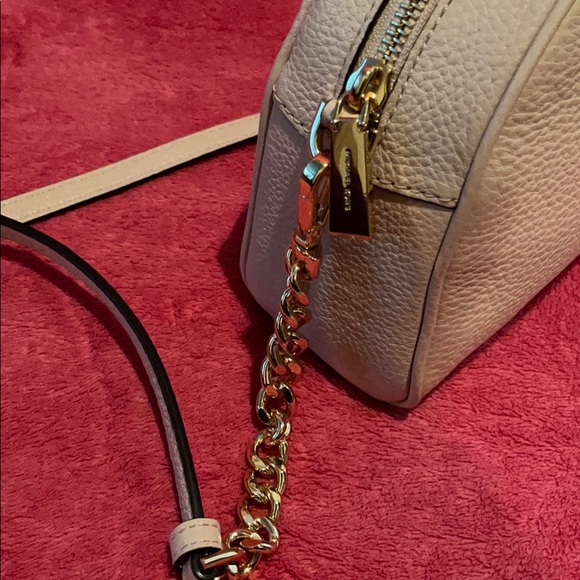 Beautiful Michael Kors Blush Crossbody - Picture 5 of 10
